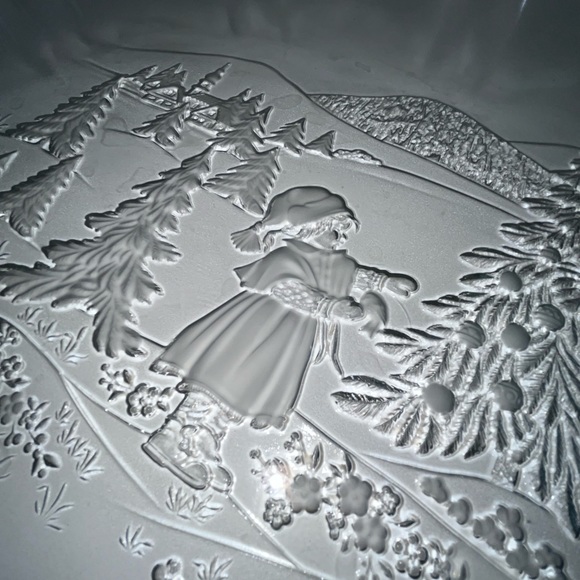 Mikasa 171/2x12 “ Frosted Platter - Picture 3 of 4